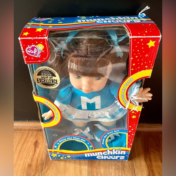 New Munchkin Cheers Lovee Doll Cheerleader - Picture 3 of 8